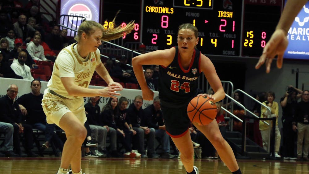 Junior Madelyn Bischoff dribbles Nov. 24 in a game against Notre Dame at Worthern Arena. Zach Carter, DN.