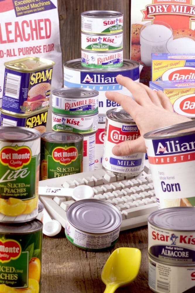 KRT FOOD STORY SLUGGED: EXTRAFOOD KRT PHOTOGRAPH BY LEW STAMP/AKRON BEACON JOURNAL (KRT12- January 31) There are several options on what to do with the left over food which you stock piled away for the year end crisis which never came. (AK) AP PL KD 2000 (Vert) (lde)