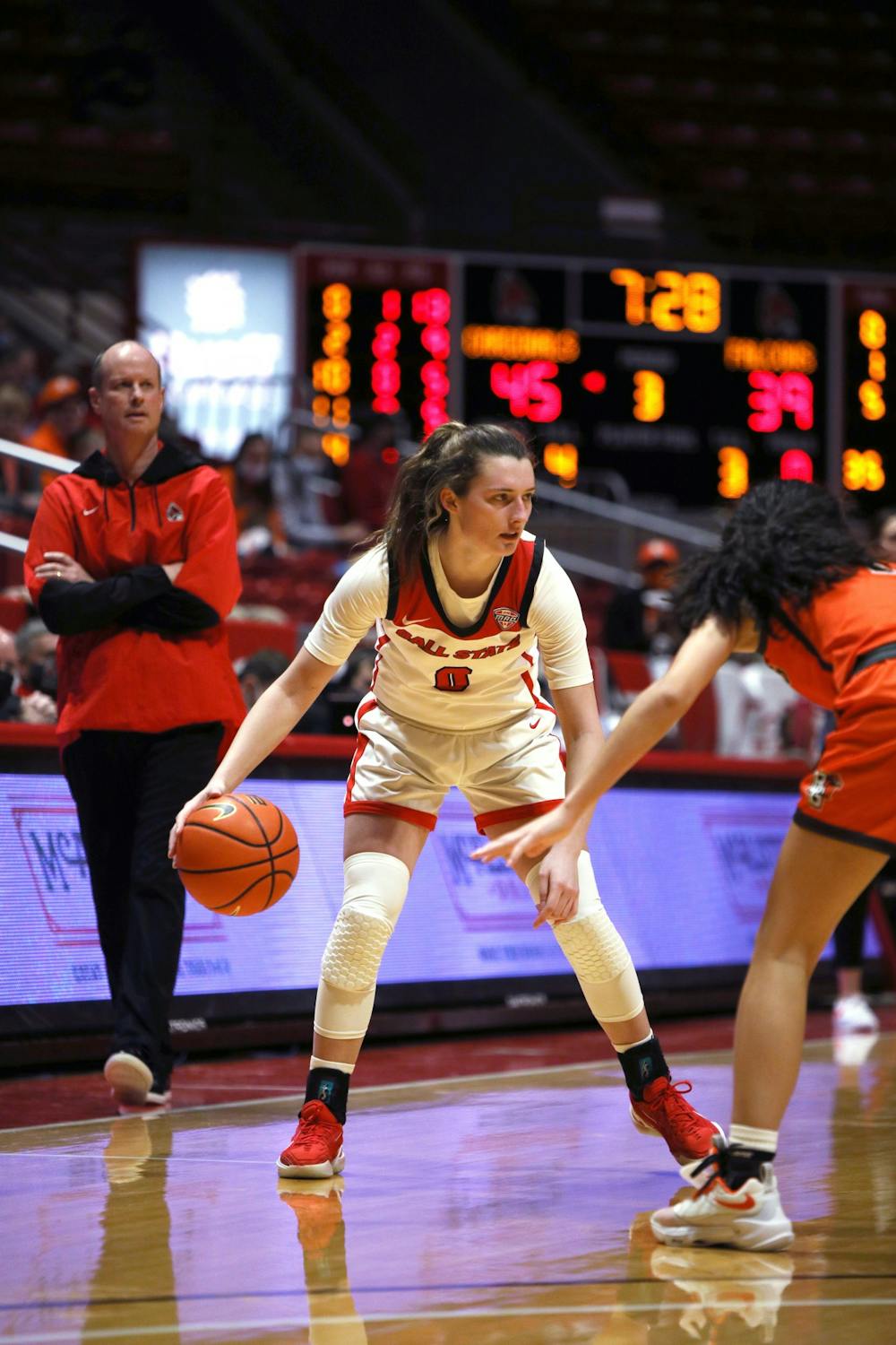 Freshman Ally Becki dribbles the ball on the court against Bowling Green on Feb. 5, 2022, at Worthen Arena in Muncie, IN. Becki had 9 rebounds during the game. Amber Pietz, DN