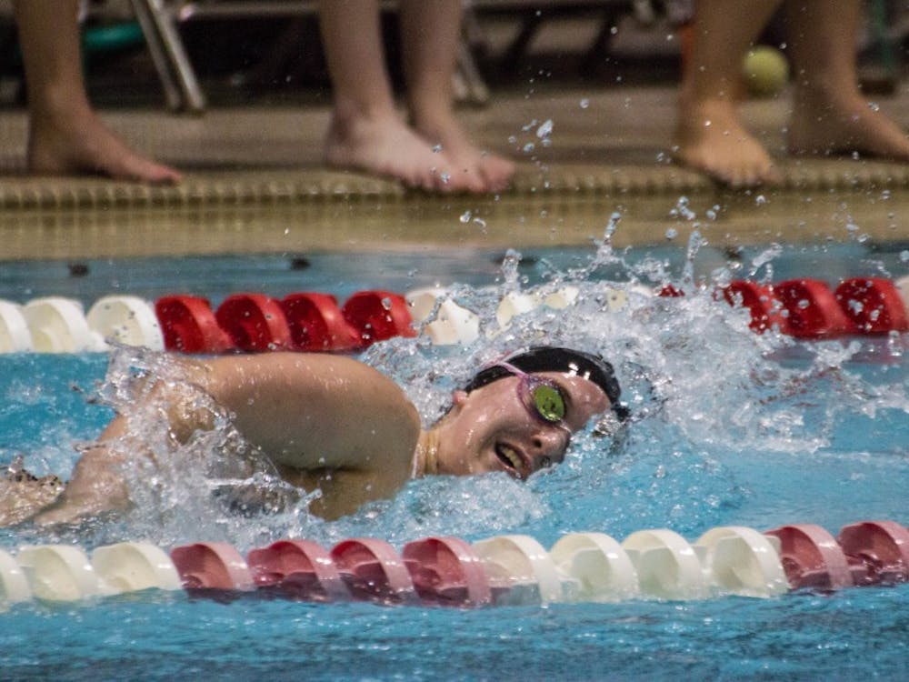 Sophomore Lauren Elston swims the 200m freestyle during the senior meet against Notre Dame on Feb. 4 in Lewellen Pool. Elston finished sixth with a time of 2:00.60. Grace Ramey // DN