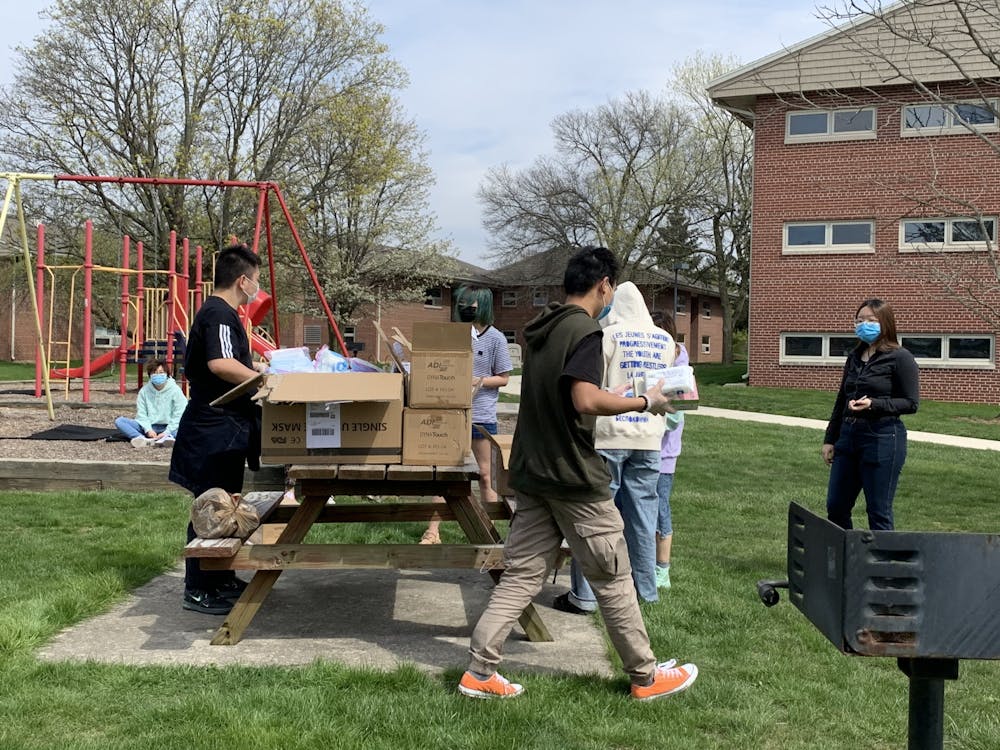 Chinese students in Ball State get the epidemic prevention "health package"