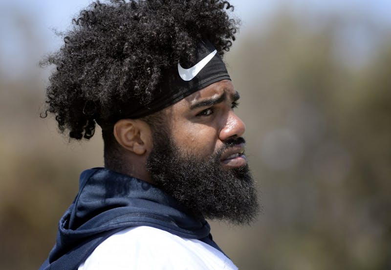 Dallas Cowboys running back Ezekiel Elliott waiting for the next drill during the morning walk-through at training camp in Oxnard, Calif., on Saturday, Aug. 4, 2018. (Max Faulkner/Fort Worth Star-Telegram/TNS)