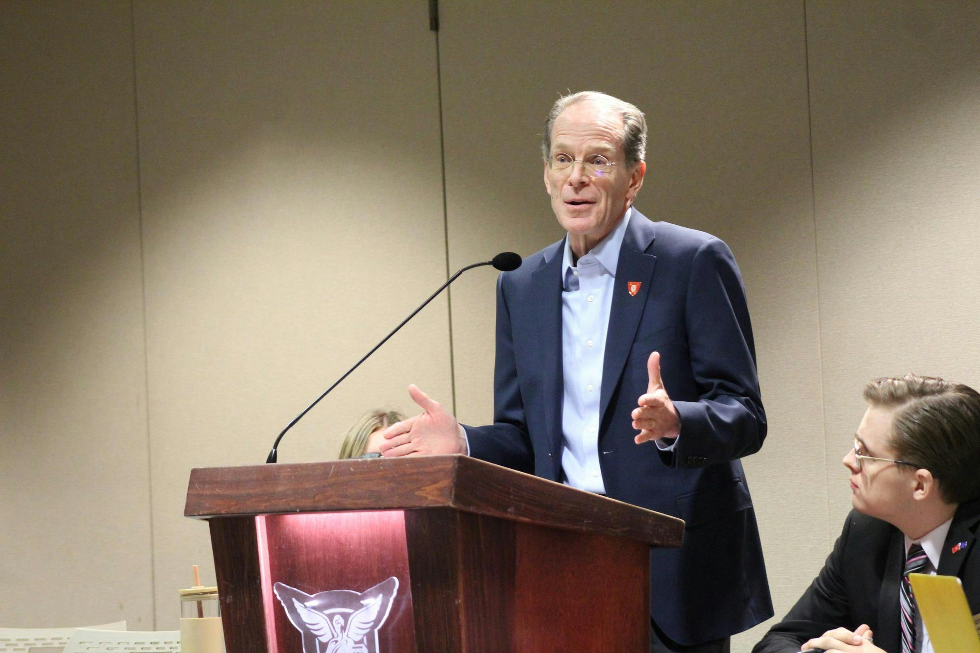 President Geoffrey Mearns answers questions from the audience during the special Student Government Association (SGA) senate Q&A session. Mearns discussed issues concerning the student body, such as infrastructure, transportation and safety. Meghan Braddy, DN