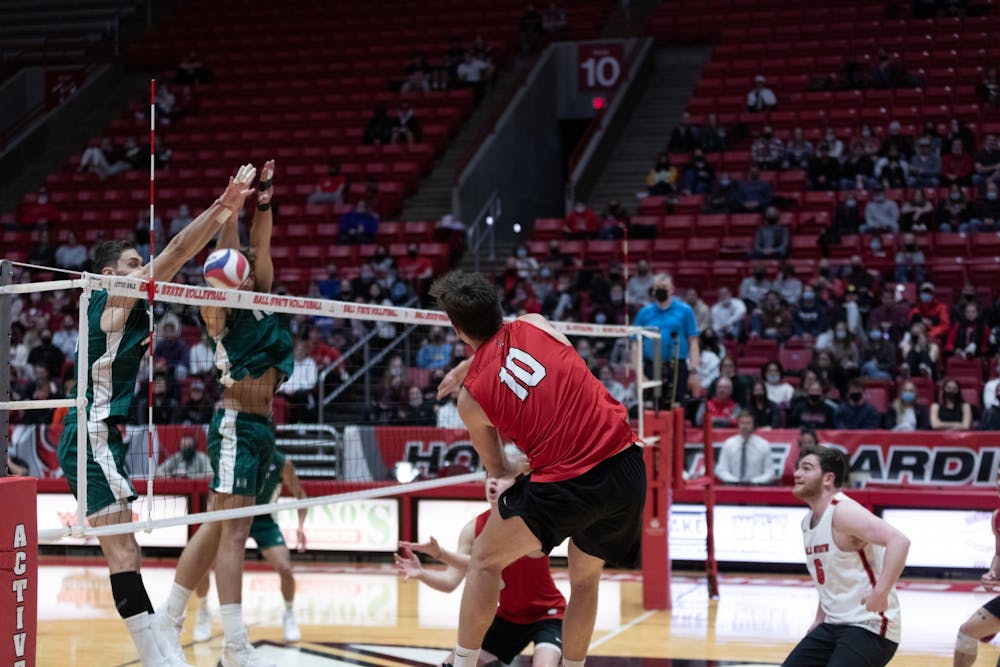 Ball State defeats No. 1 Hawaii 3-2, wins 2nd straight against Rainbow Warriors