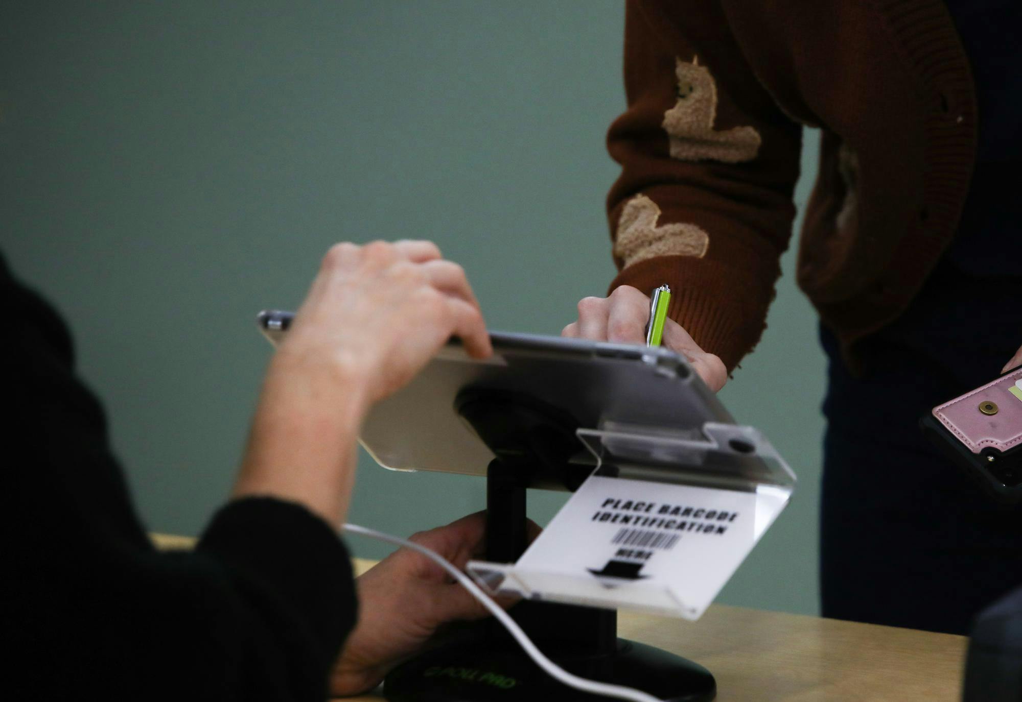 Voter signs in to vote Nov. 5 at First Presbyterian Church. Isabella Kemper, DN