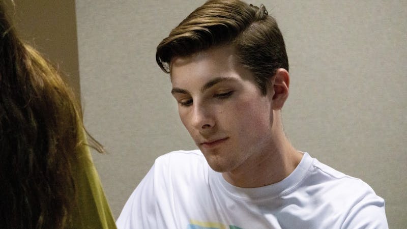 SGA recognizes College Democrats' efforts to register voters
