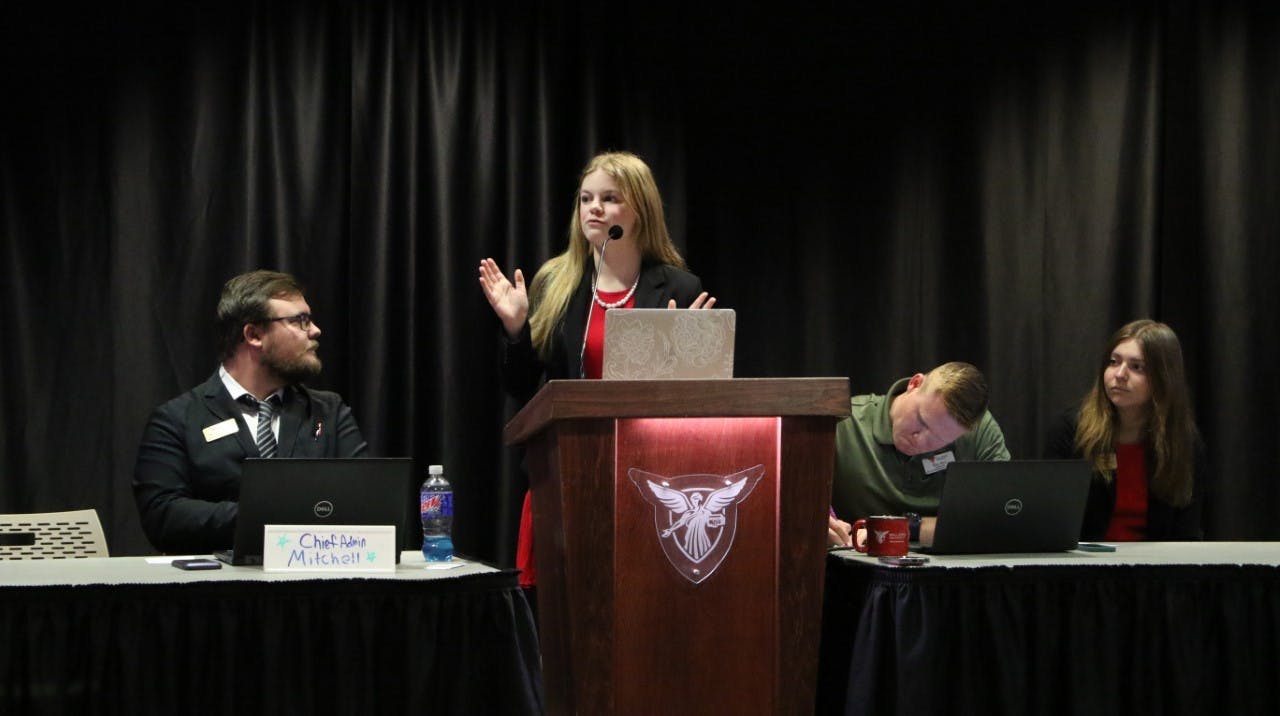 Parliamentarian Brenna Large gives a presentation on ratifying the SGA Governing Documents. The documents were ratified with a vote of 29-1. (Elijah Poe, DN)