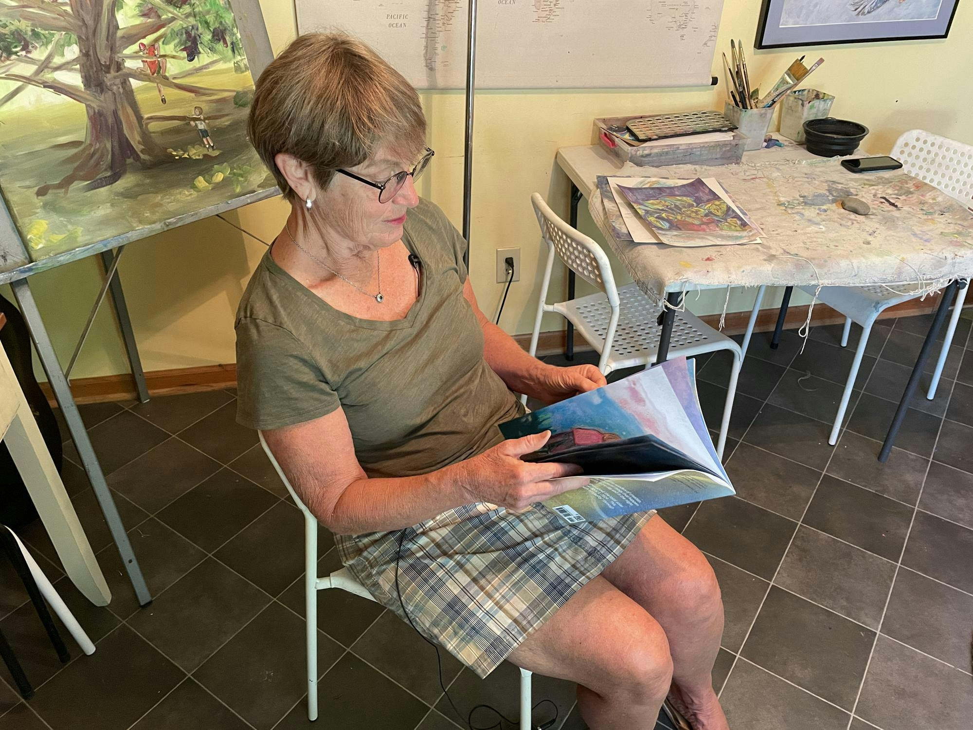 Laurie Lunsford reading her book, “The Solar Eclipse is Coming." Anna Chalker, NewsLink Indiana