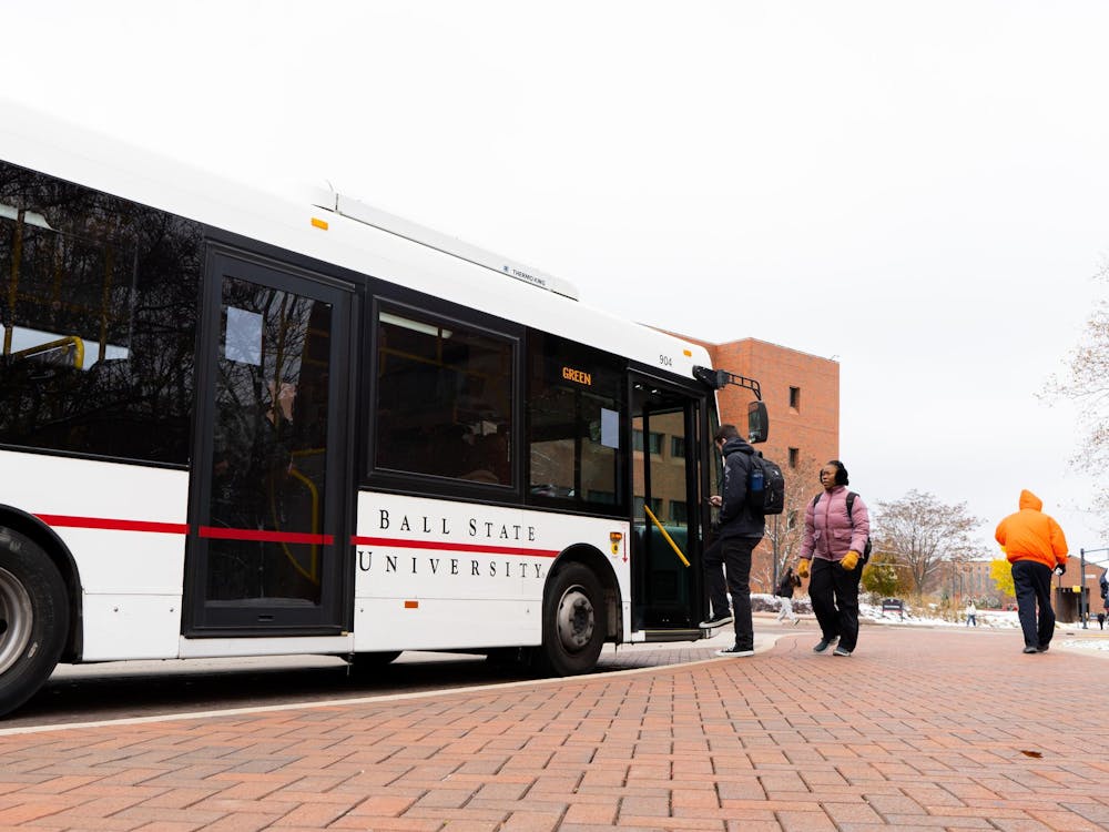 Students get on the bus Nov. 21 at Ball State University. Isabella Kemper, DN