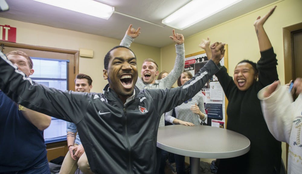 The slate Summit, comprised of James Wells, presidential candidate; Ana Batres, vice presidential candidate; Brock Frazer, secretarial candidate; and Emily Halley, tresorial candidate won by 62 votes the 2016-17 Student Government Elections. 