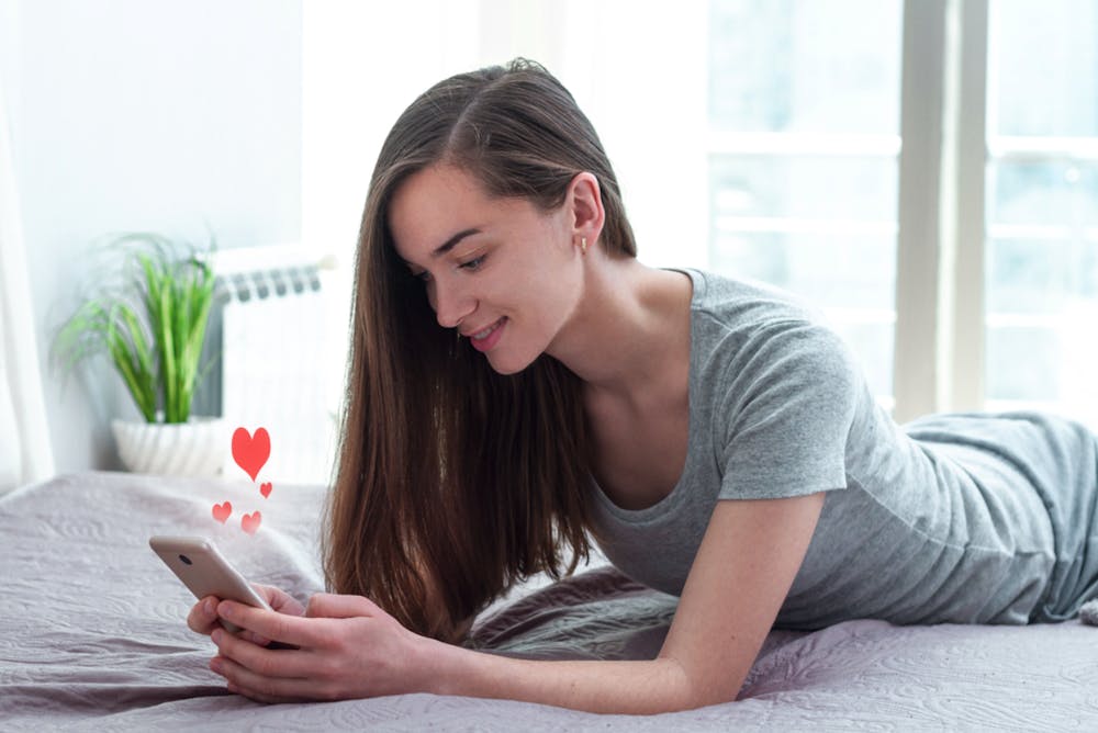 The Art of Online Seduction: 6 Tips for Mastering Flirting in the Digital Age
