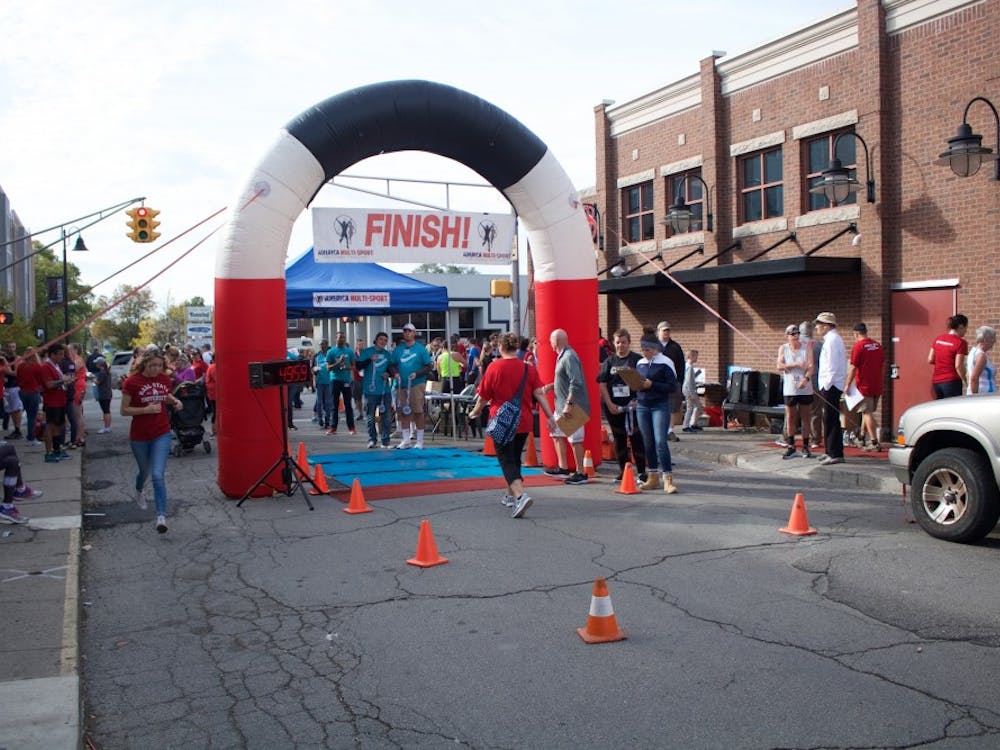 Community members lined up on Walnut Street on Oct. 21 to watch participants run and walk the 5th Annual Homecoming 5k. Over 200 runners and walkers participate in the event every year. 