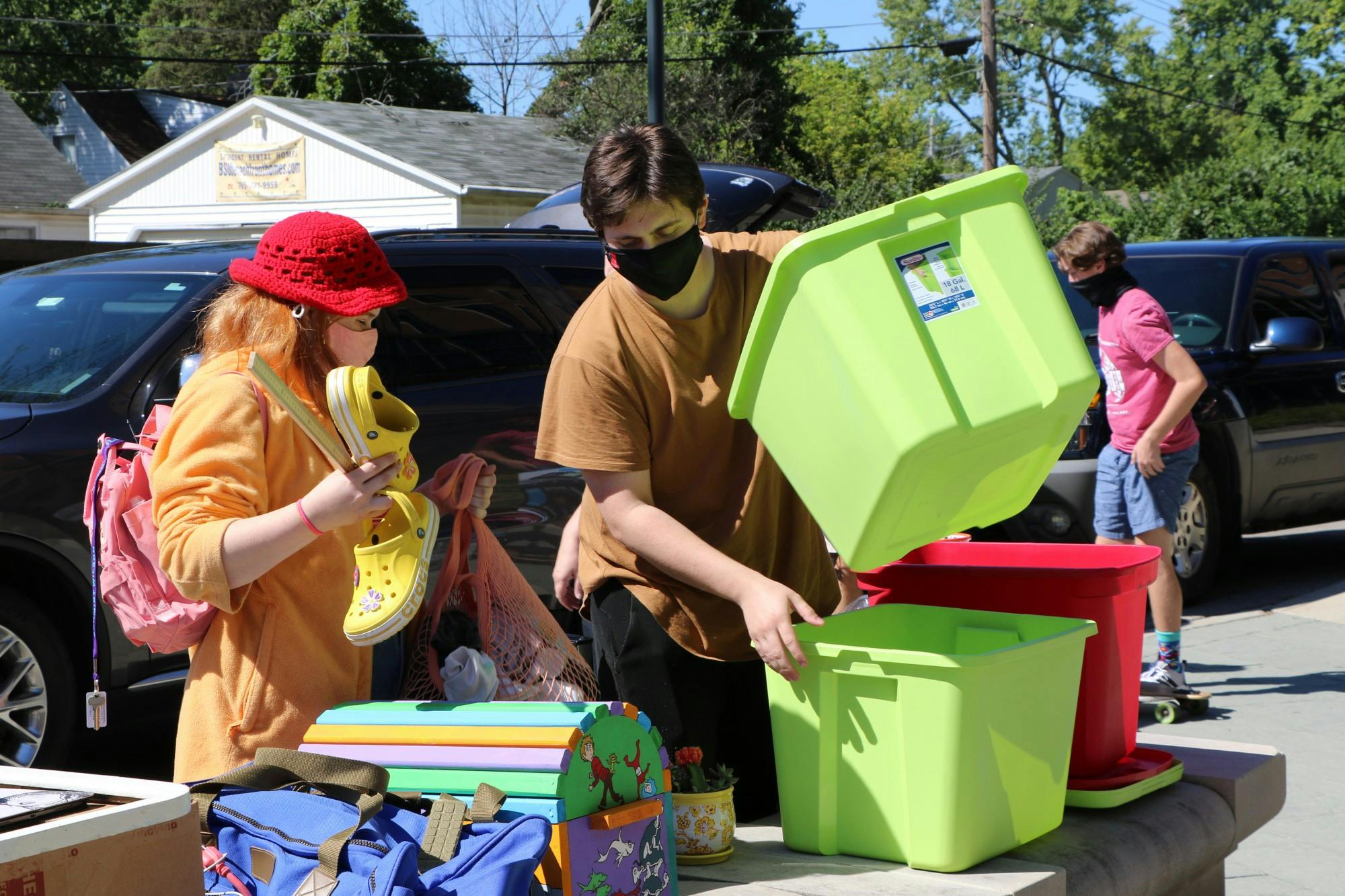 A student rearranges his dorm items Aug. 19, 2020, outside of the Johnson Complex. Students will not be returning to the dormitories after Thanksgiving break, according to the Ball State website. Charles Melton, DN
