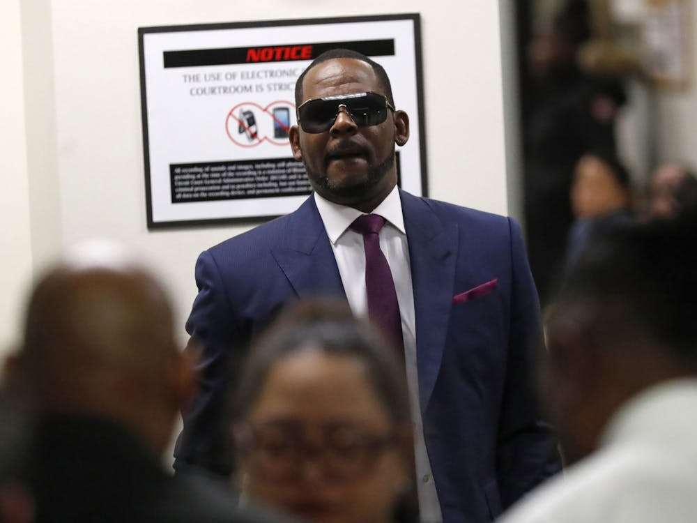 Singer R. Kelly walks into court at the Daley Center for a hearing on his child support case on March 13, 2019 in Chicago. (Jose M. Osorio/Chicago Tribune/TNS)