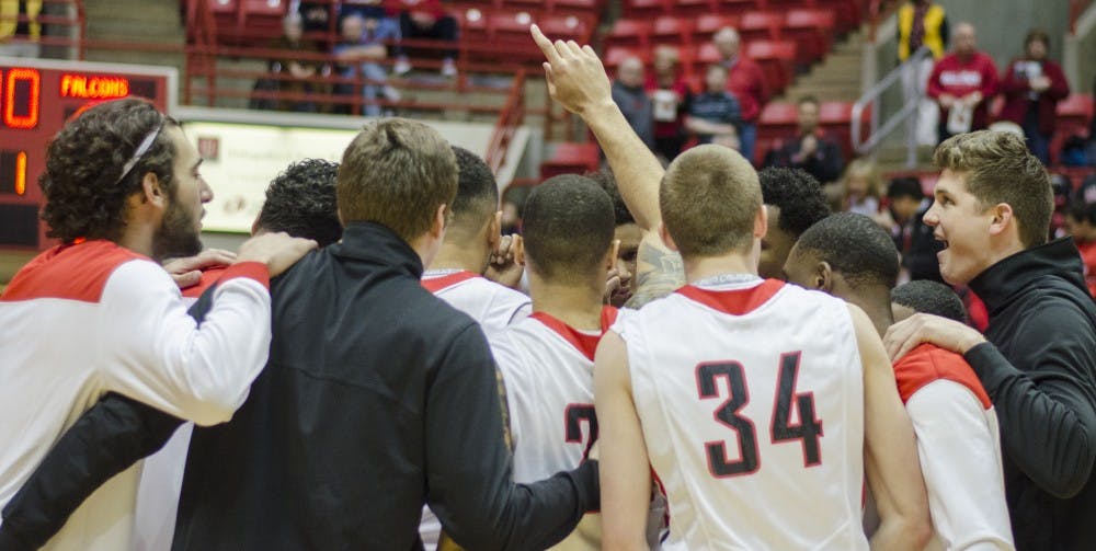 Members of the men's basketball team huddle up before the game against Bowling Green on Feb. 14 at Worthen Arena. DN PHOTO BREANNA DAUGHERTY