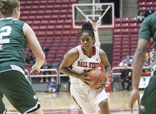 Senior guard Shanee’ Jackson pushes toward the paint during the game against Eastern Michigan in Worthen Arena on Feb. 20. Ball State will play against Central Michigan today. DN FILE PHOTO JORDAN HUFFER