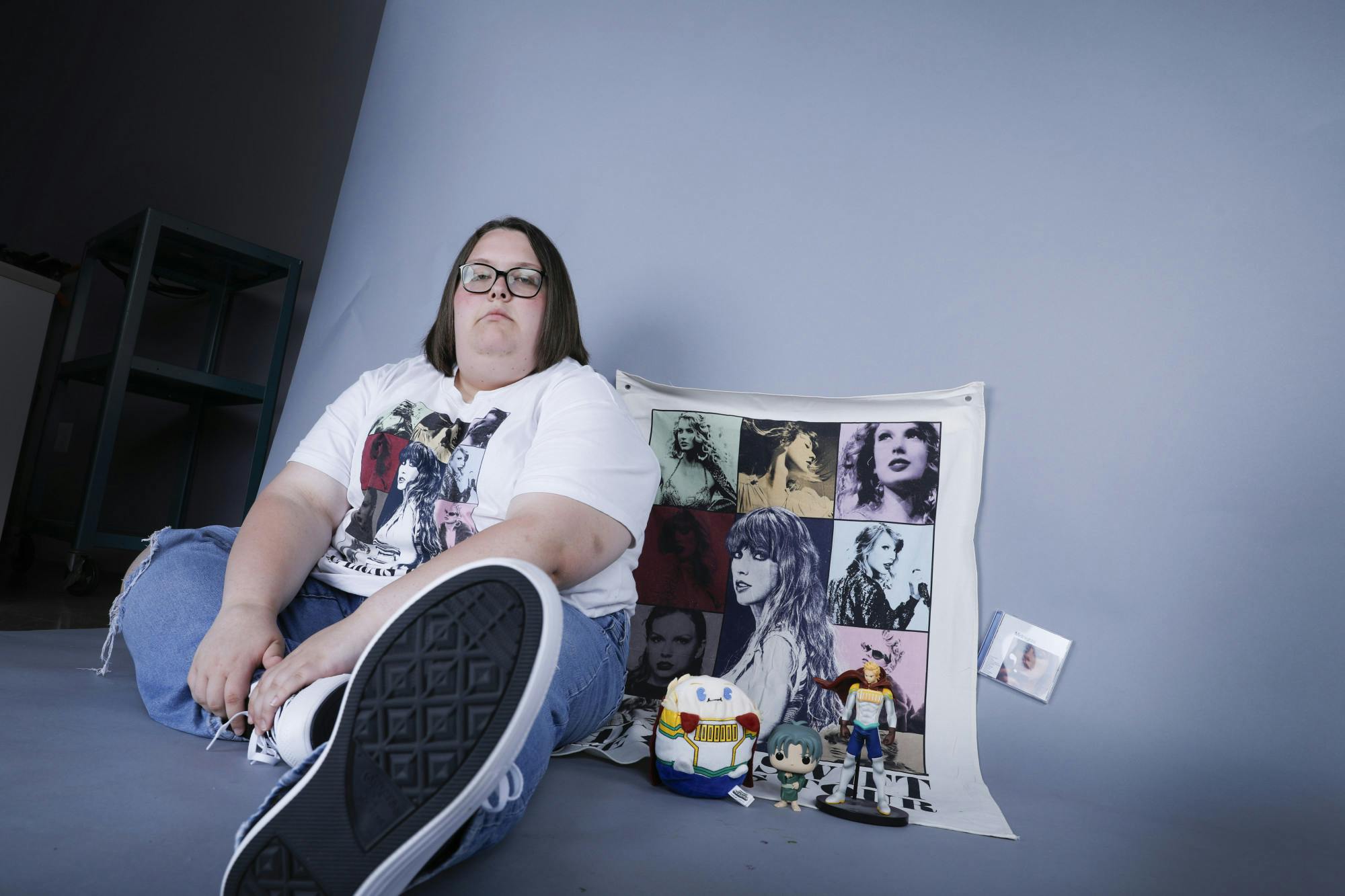 Digital Managing Editor Olivia Ground poses for a portrait in the photojournalism studio Sept. 7. Ground shared their experience with being in the “fangirl” community. Jacy Bradley, DN