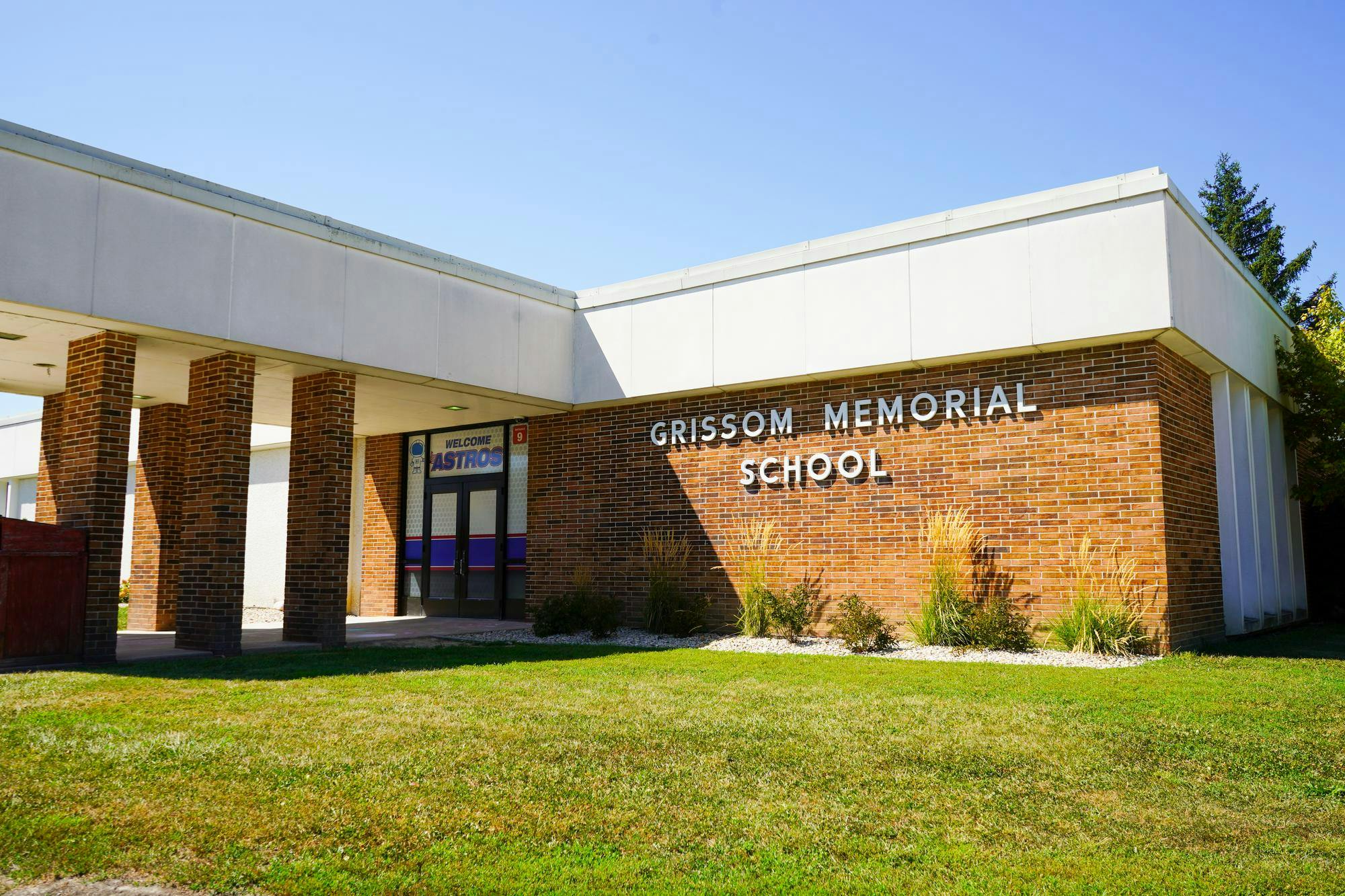 Outside of Grissom Elementary School Sept. 2 in Muncie, Ind. Isabella Kemper, DN