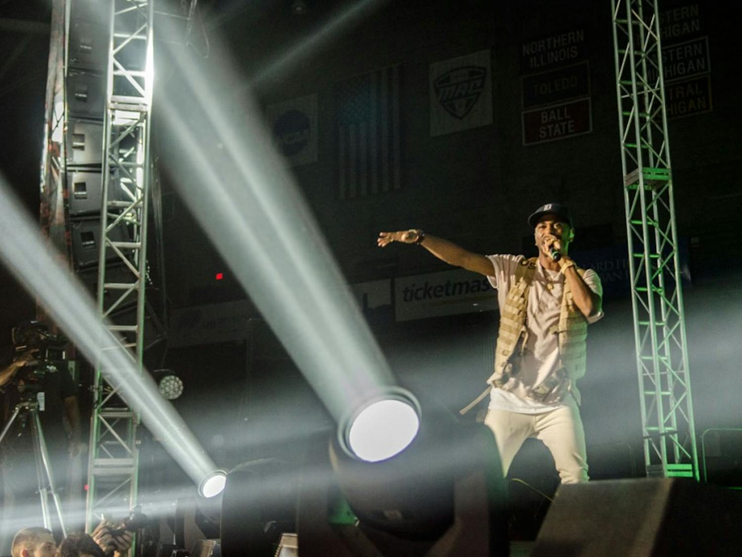 Big Sean took the stage by storm at Saturday's Fall Fest in front of a crowd of more than 6,000. His was considered by many students to be the best performance of the night, with Jeremih's coming in a close second.