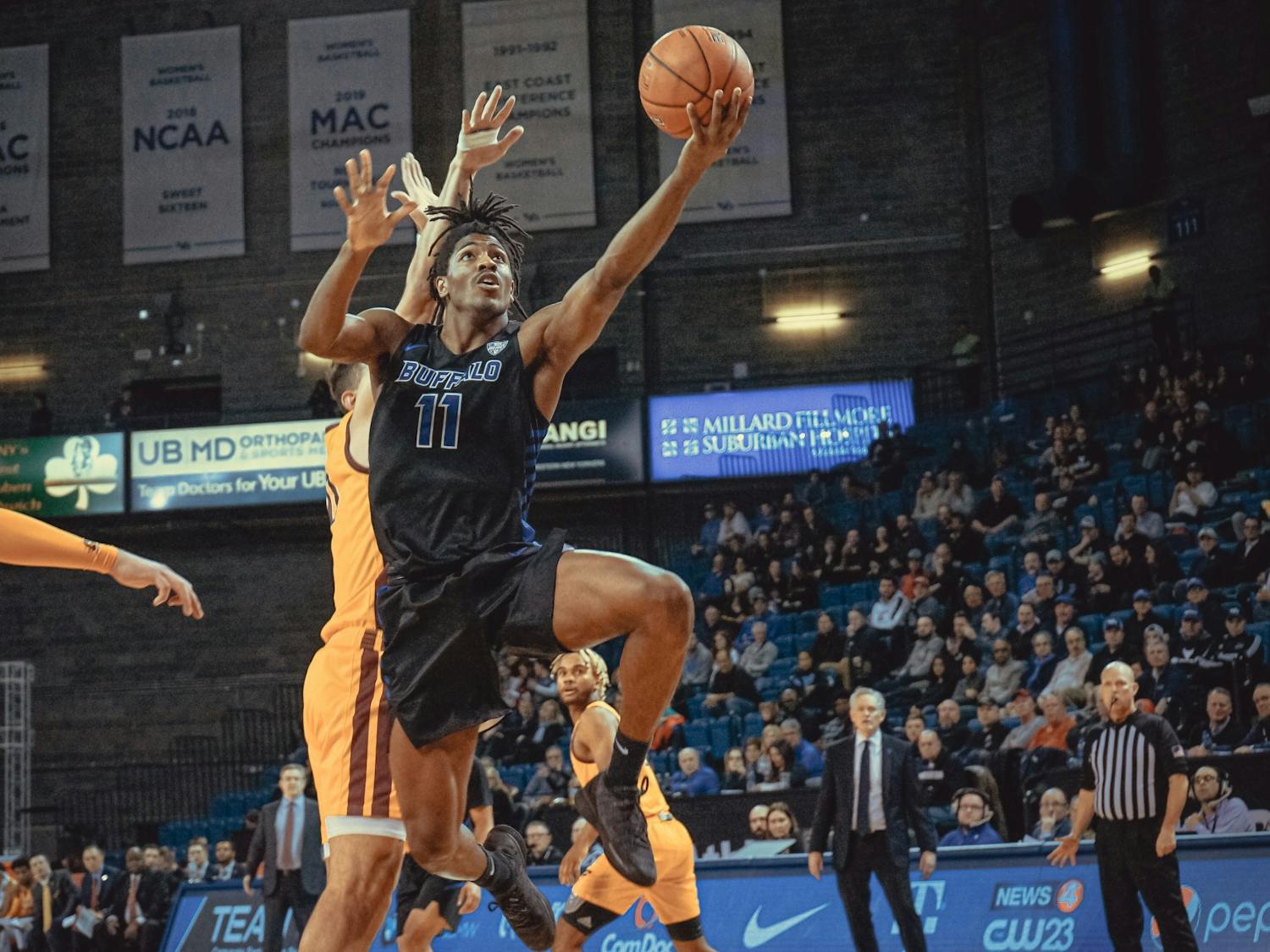 Jeenathan Williams driving to the basket for a lay-up. 