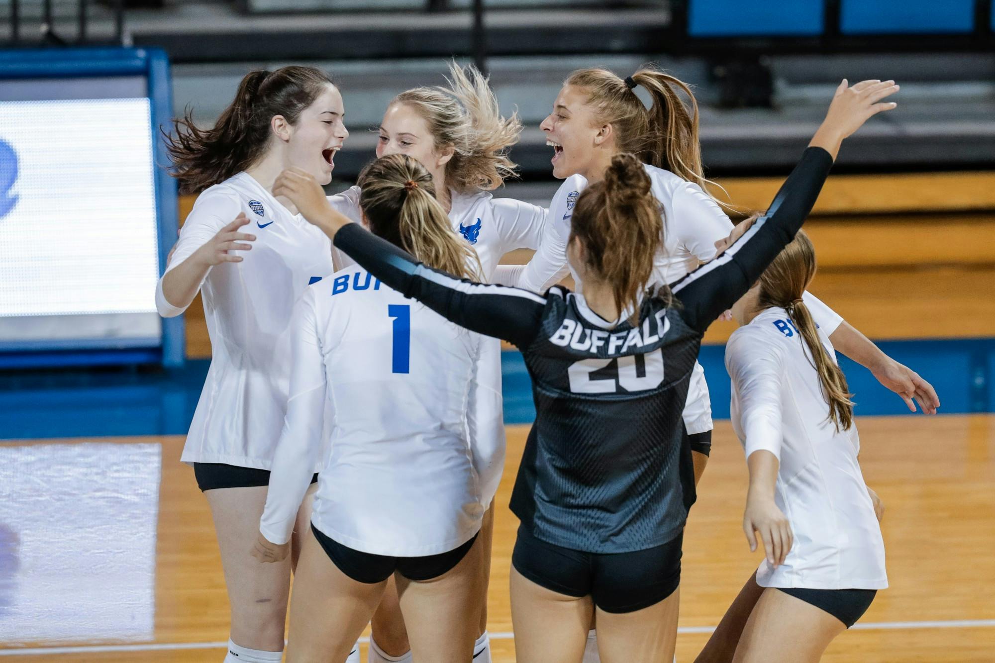 Women’s volleyball (5-4) went 2-1 this weekend at the WNY Invite at Alumni Arena. 
