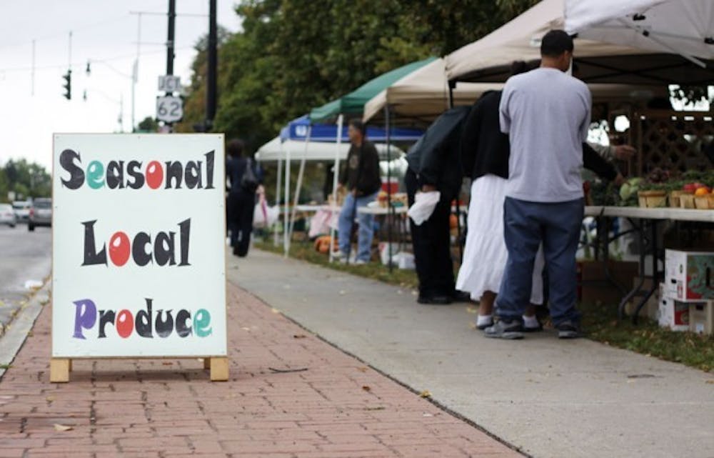 Every Saturday morning until Oct. 12, from 8 a.m. to 1 p.m., the University Heights Farmers Market on South Campus offers up fresh produce and a sense of community as students and residents of the Heights gather to peruse produce from local farms.&nbsp;Derek Drocy, The Spectrum