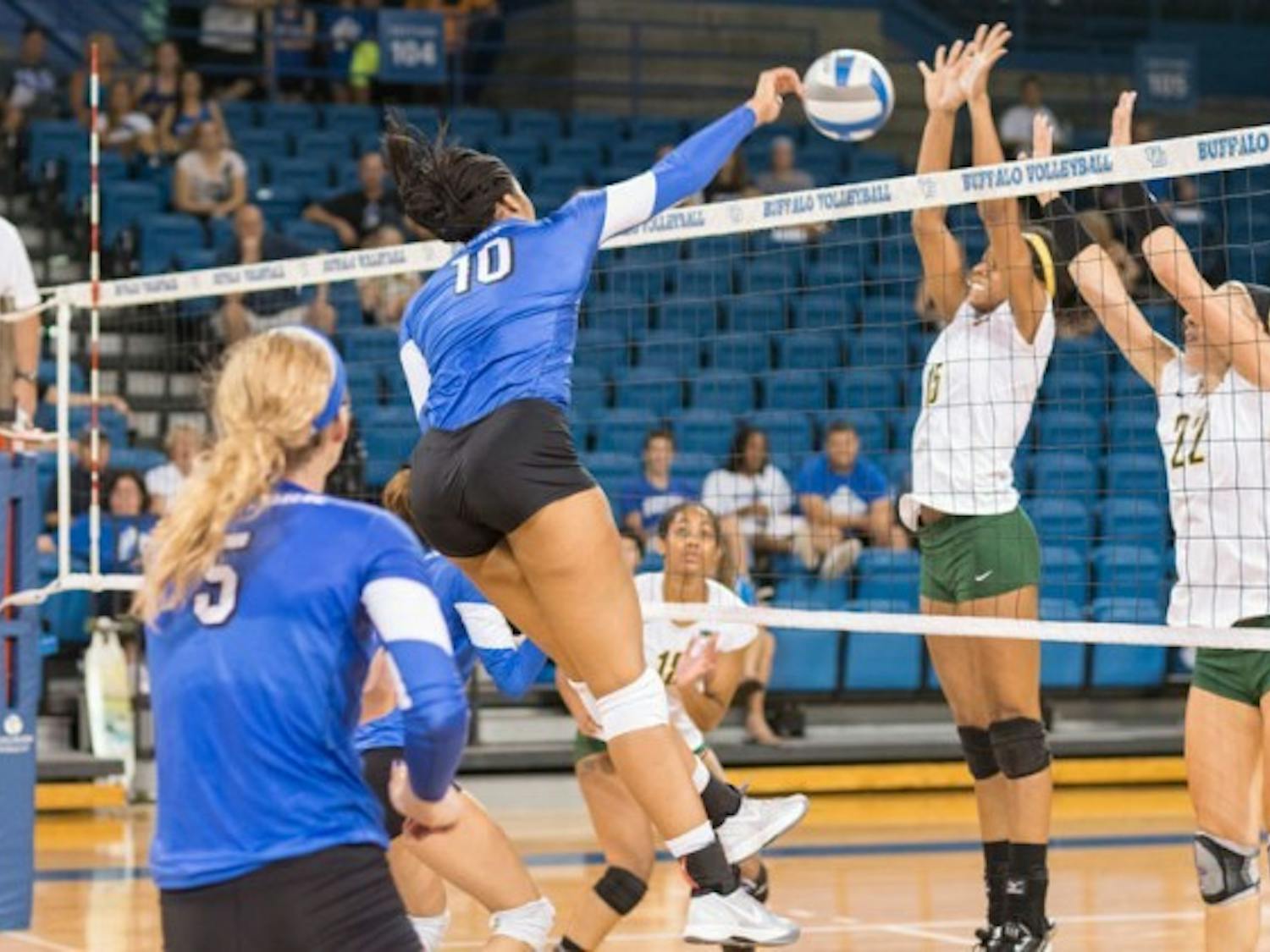 Junior middle blocker Akeila Lain sets up a spike. The volleyball team was perfect in its three games this weekend, going 3-0 to win the UIC Tournament Championship.