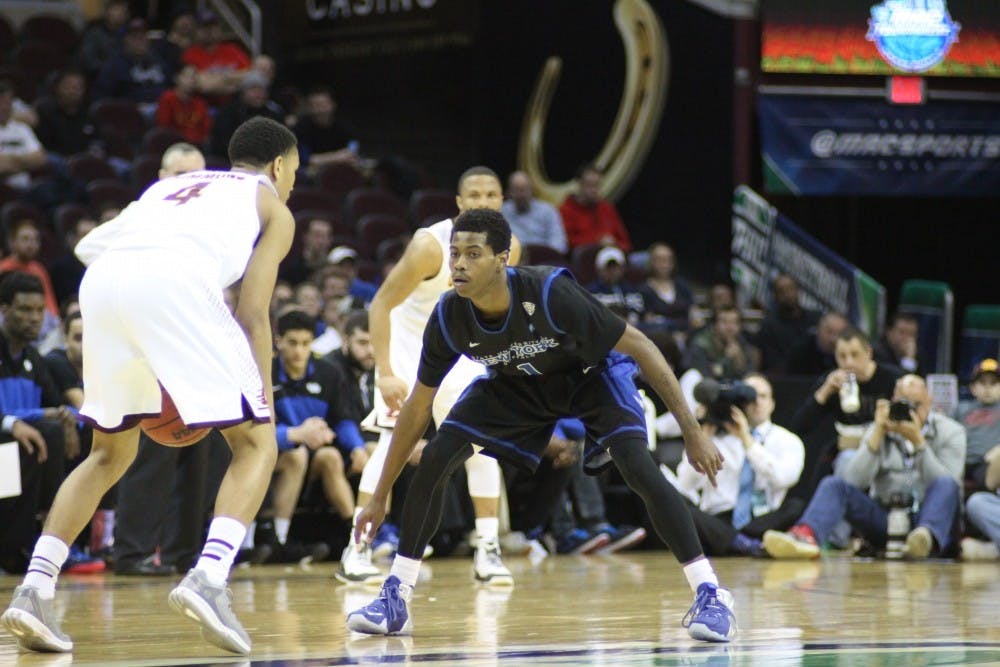 <p>Sophomore guard Lamonte Bearden, who scored 15 points in Buffalo's MAC Semifinal victory over Ohio Friday, looks to defend during the Bulls' MAC Championship game victory over Central Michigan in Quicken Loans Arena last year.&nbsp;</p>