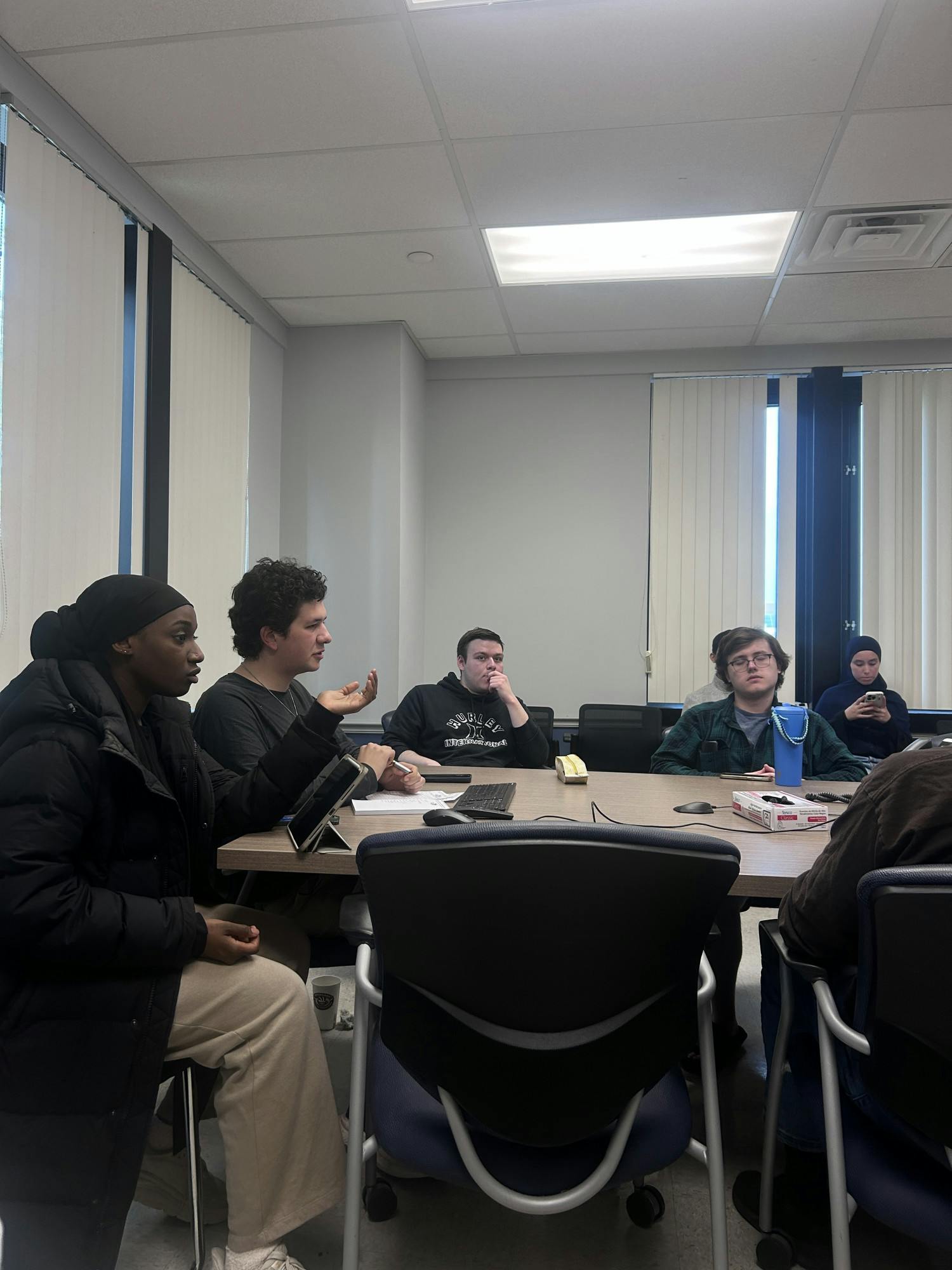 The undergraduate Student Association Senate voted to pass a resolution to raise annual e-board stipends to $24,180 in a vote of 10 ayes and four nays, after a nearly two-hour-long meeting Friday evening, but fell short of the majority vote of 13 needed to officially implement the change.