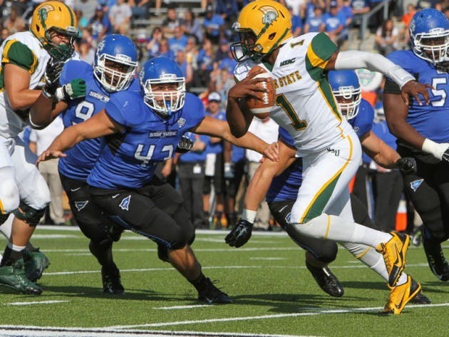 Junior linebacker Nick Gilbo pressures Spartan quarterback Terrance Ervin in Buffalo&#39;s 36-7 victory. The defense allowed only 99 passing yards and recorded 10 tackles for losses.
Chad Cooper, The Spectrum