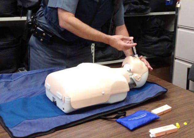 University Police Lt. David Urbanek demonstrates
the nasal administrationof a&nbsp;heroin antidote. Antidote kits have
been recently&nbsp;supplied to&nbsp;12 SUNY&nbsp;campuses as&nbsp;heroin-related deaths
increase across New&nbsp;York State.
Athita Unni, The Spectrum
