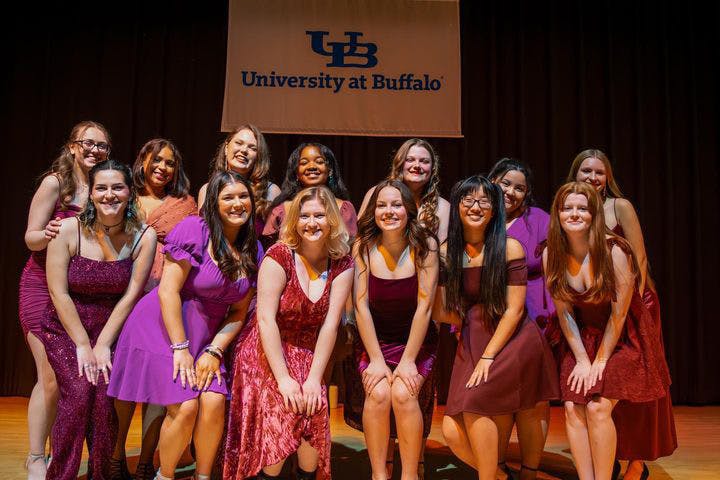 &nbsp;The Royal Pitches’ “Visions of Sugarplum” ends the winter semester with covering radio hits.&nbsp;