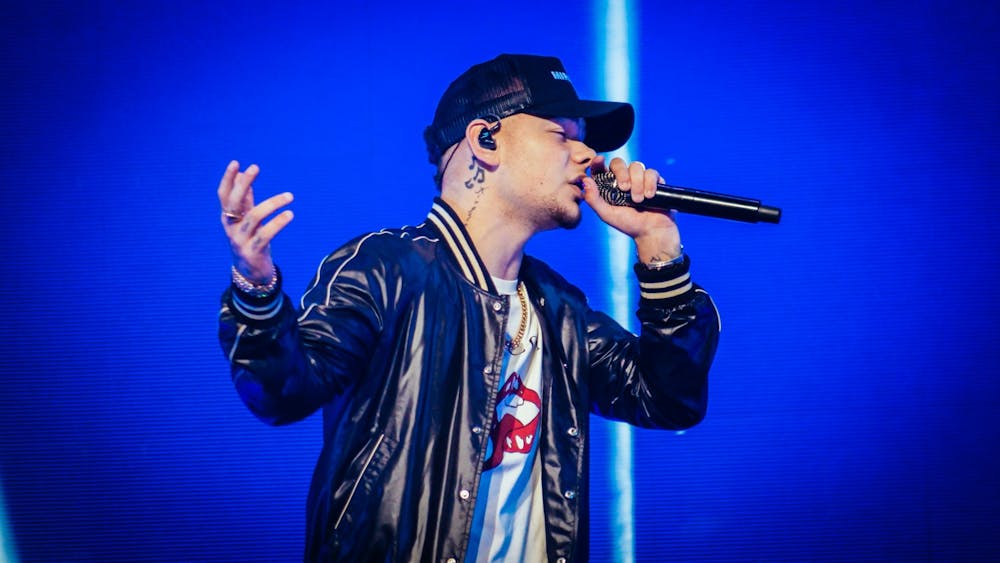<p>Kane Brown performing hits including Homesick, Heaven, and One Thing Right to a sold-out crowd at KeyBank Center.</p>
