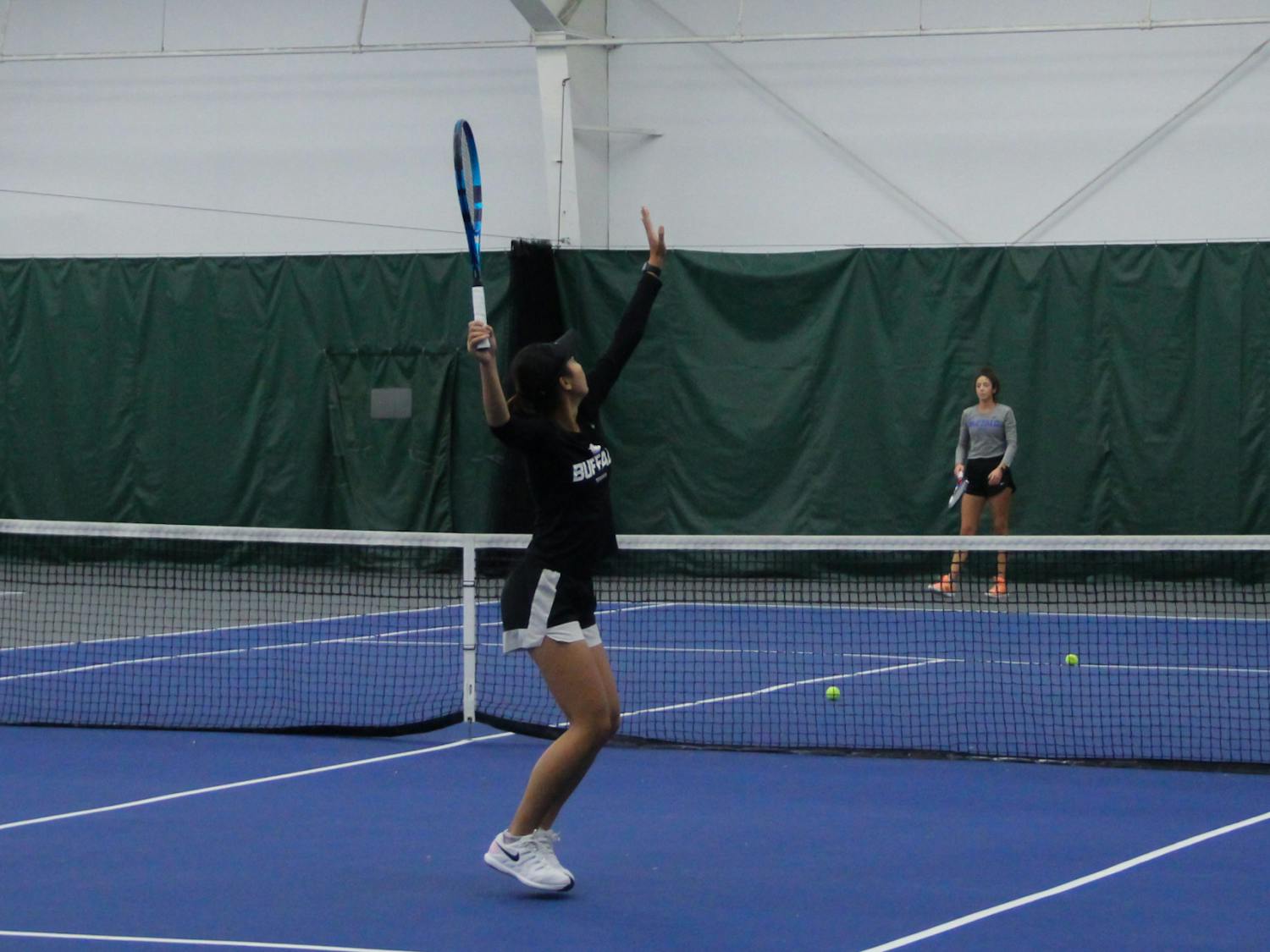The women's tennis team trains in the fall of 2021. The Bulls carried their momentum into singles this weekend, winning every match in straight sets. &nbsp;