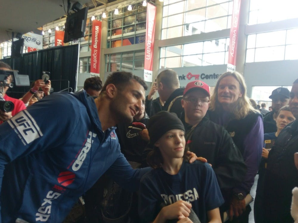 <p>UFC middleweight Gegard Mousasi&nbsp;(left) posses with Buffalo fans. Mousasi takes on Chris Weidman this Saturday at UFC 210 at the KeyBank Center.</p>