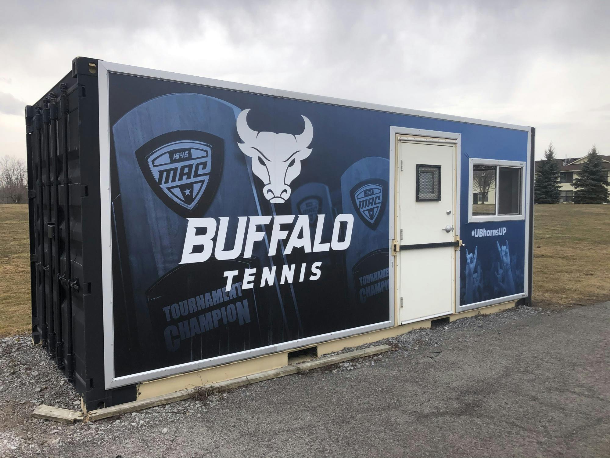 Men's tennis broke its six-match losing streak with a victory over St. Bonaventure Saturday afternoon.