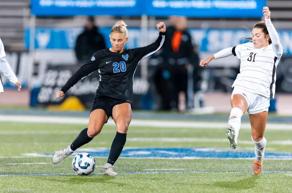 Sophomore forward/midfielder Carolyn Hinkle during the game against Bowling Green.