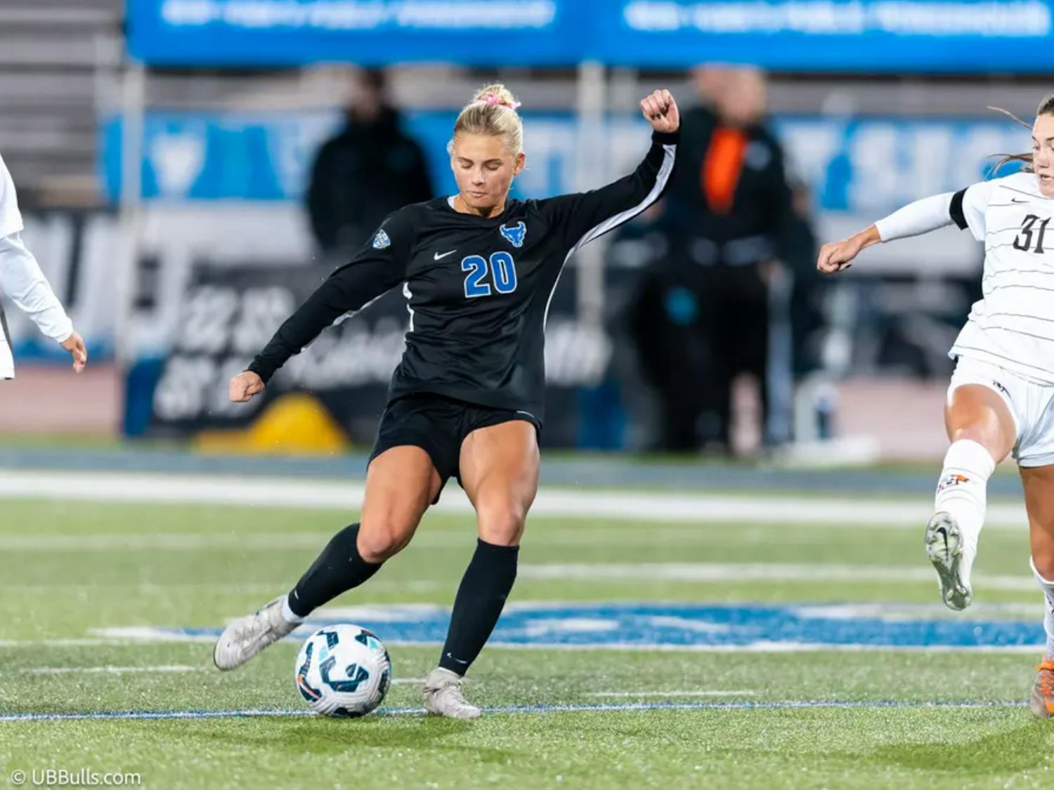 Sophomore forward/midfielder Carolyn Hinkle during the game against Bowling Green.