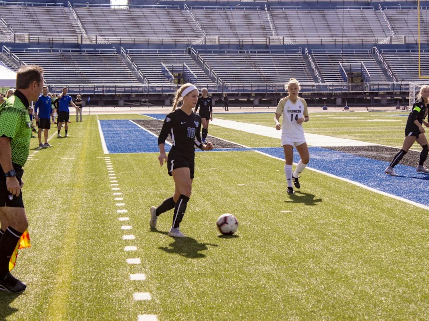 Senior Kara Daly looks to pass during game on Sunday.