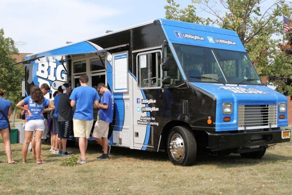 Students gathered at Big Blue, UB&rsquo;s first food truck, on Saturday, Aug. 30. The truck will be at locations on North and South campus throughout the week serving up mac and cheese, grilled cheese sandwiches and Teppanyaki dishes.&nbsp;Chad Cooper, The Spectrum