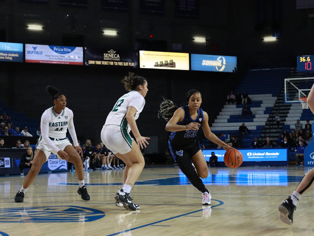 <p>Freshman forward Alexis Davis, pictured above, led the Bulls to a 14-point lead by the end of the first quarter.&nbsp;</p>