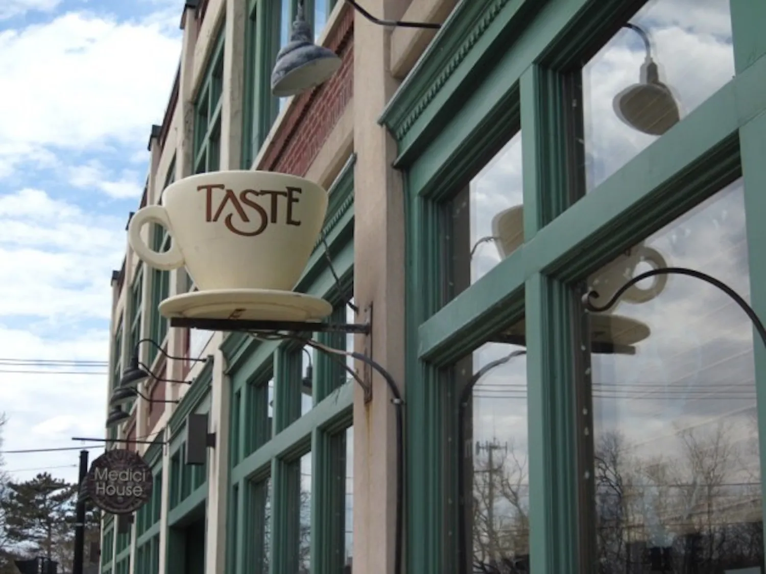 Taste and Medici House in East Aurora are just two restaurants in the Buffalo area
where college students can find a wide range of food options and a comfortable atmosphere
that won't break the budget. Courtesy of Flickr user Chris Raymond