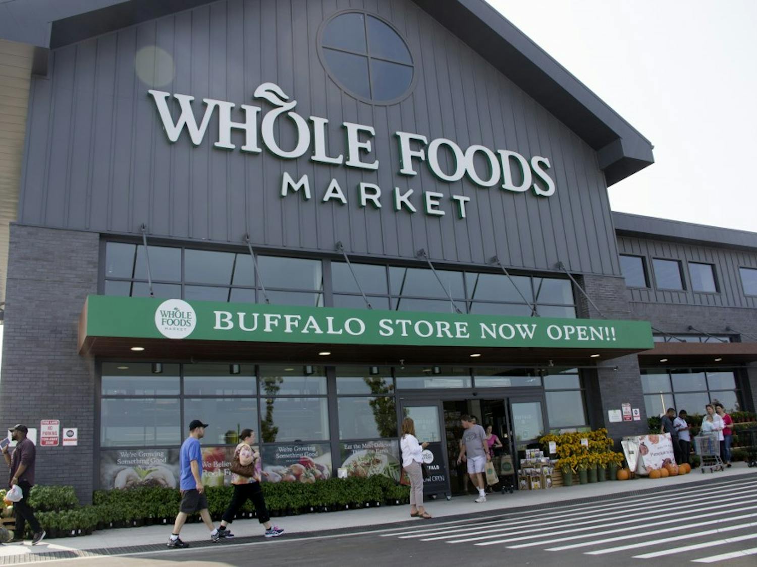 Buffalo Niagara's first Whole Foods supermarket opened its doors to a crowd of more than 400 people Friday morning. People waited in line for their fair share of opening day sales and giveaways.