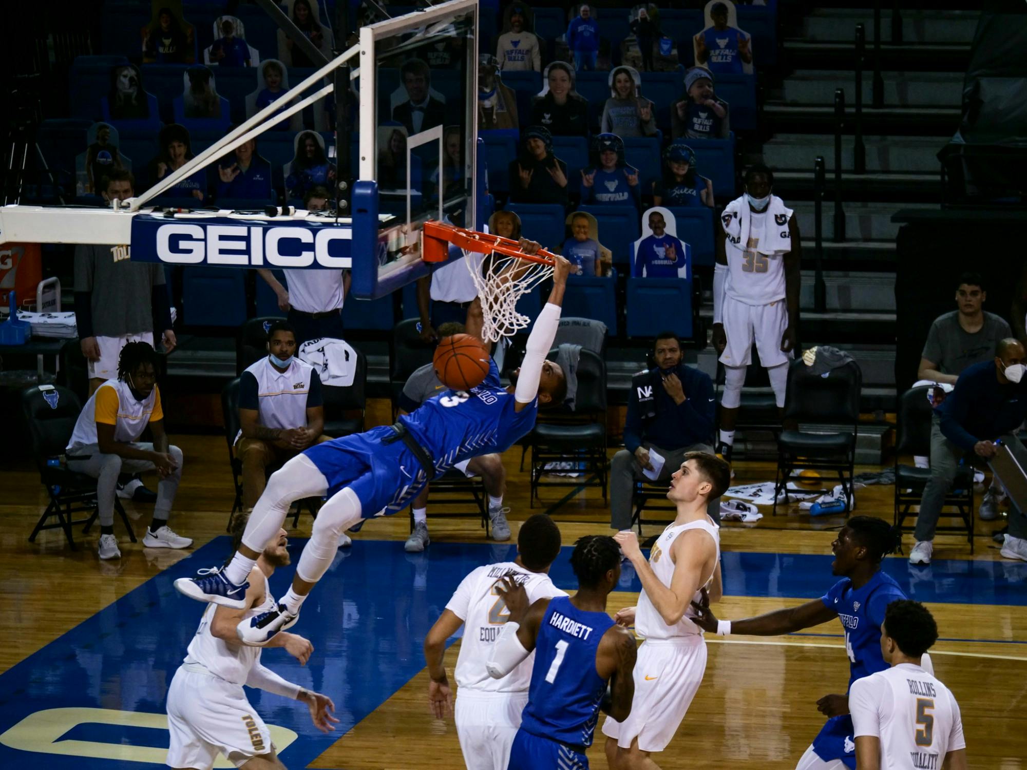 Senior guard Jayvon Graves had 17 points and nine rebounds in an 81-67 victory over Kent State Friday.