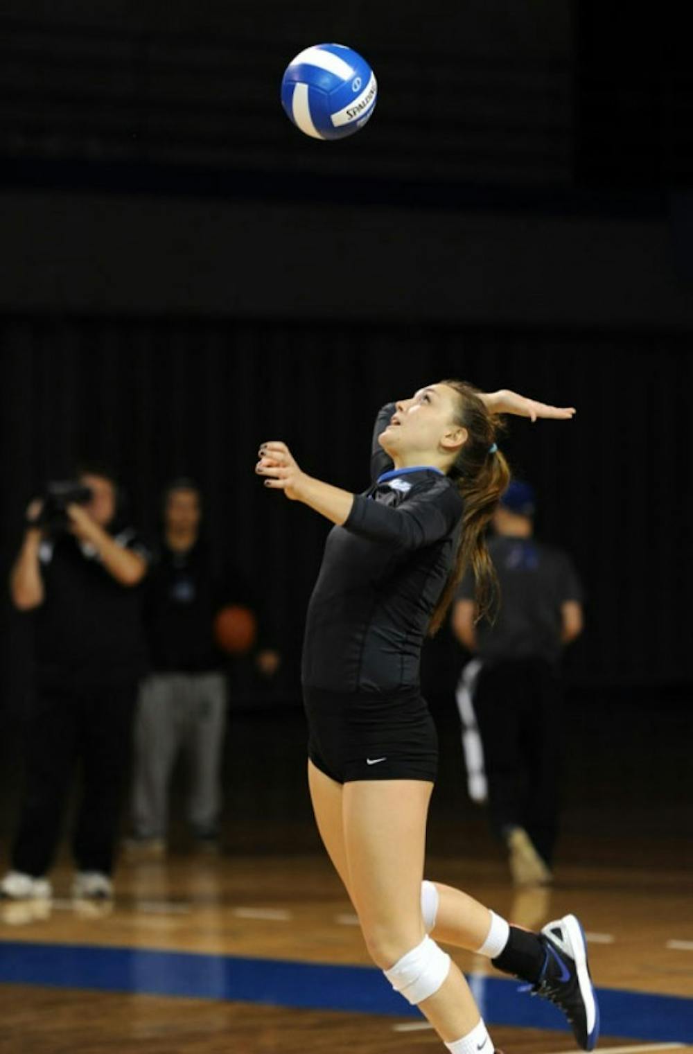 Freshman libero Niki Bozinoski and the
volleyball team clinched the final MAC Tournament
spot this weekend after two wins over Akron and Toledo.
Yusong Shi, The Spectrum 