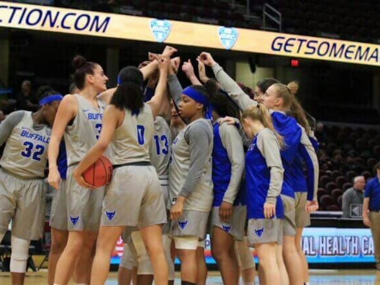 The Bulls come off the bench for a huddle. Buffalo’s season came to an end on Saturday in the Sweet Sixteen of the NCAA Tournament.