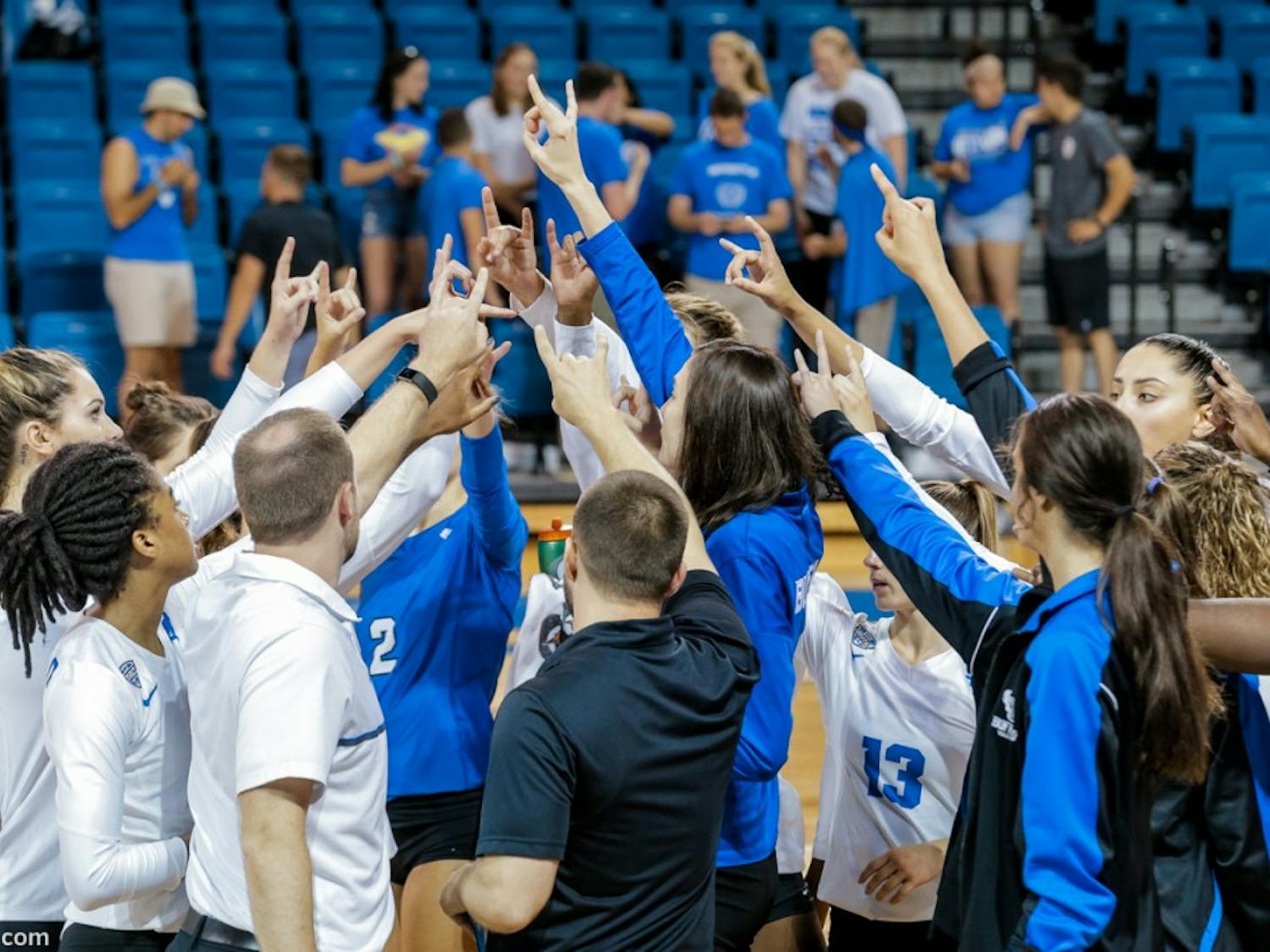 Head coach Blair Brown Lipsitz leads the Bulls in a group huddle. Buffalo went 1-2 this past weekend at the Arkansas Classic.