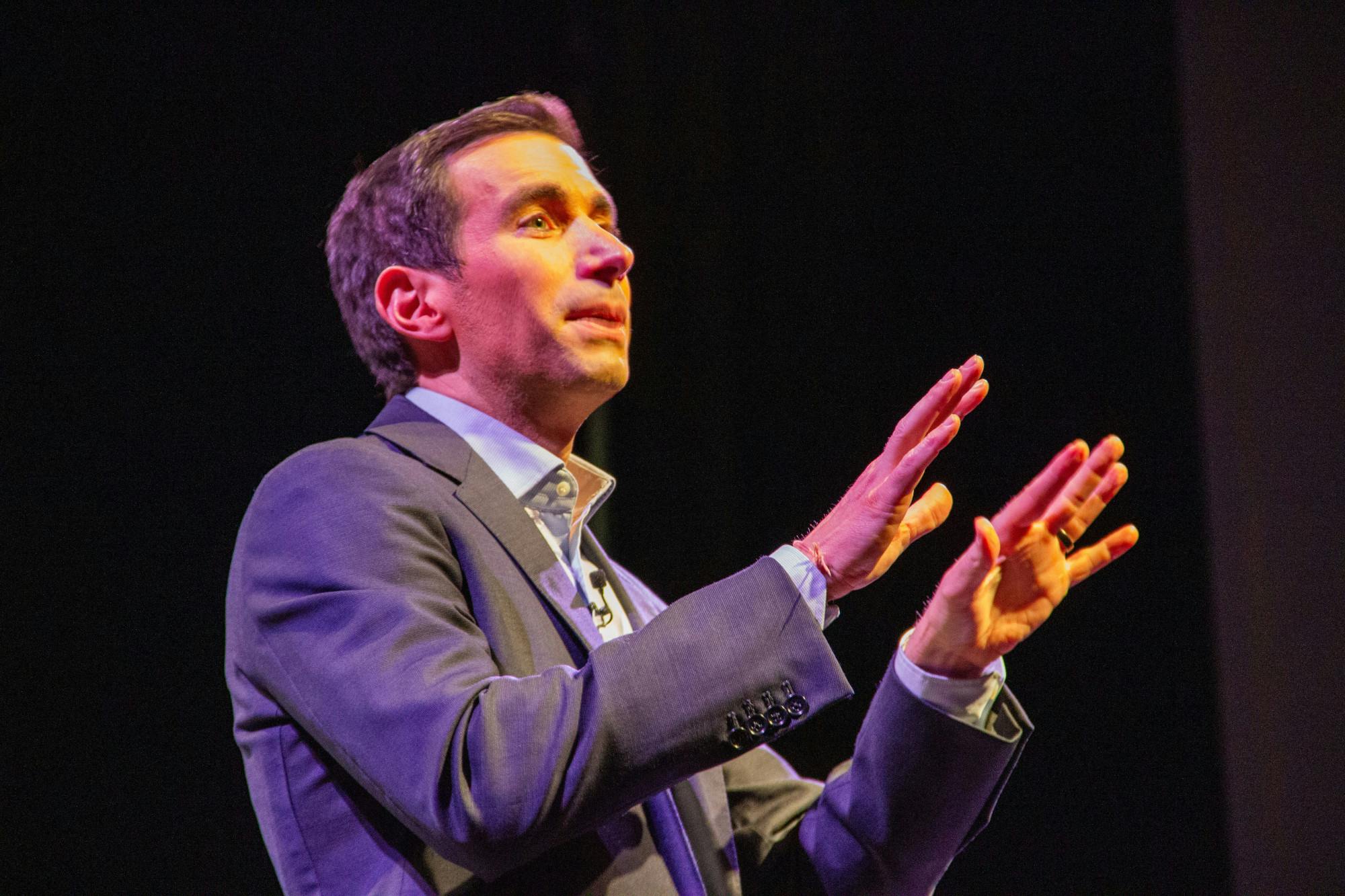 Award-winning New York Times journalist and CNBC’s “Squawk Box” co-anchor Andrew Sorkin held a talk titled, “Inside the Story of 1929 — Writing Through the Wreckage of the American Dream,” Friday night at the Center for the Arts, kicking off UB’s ‘26-27 Distinguished Speakers series.