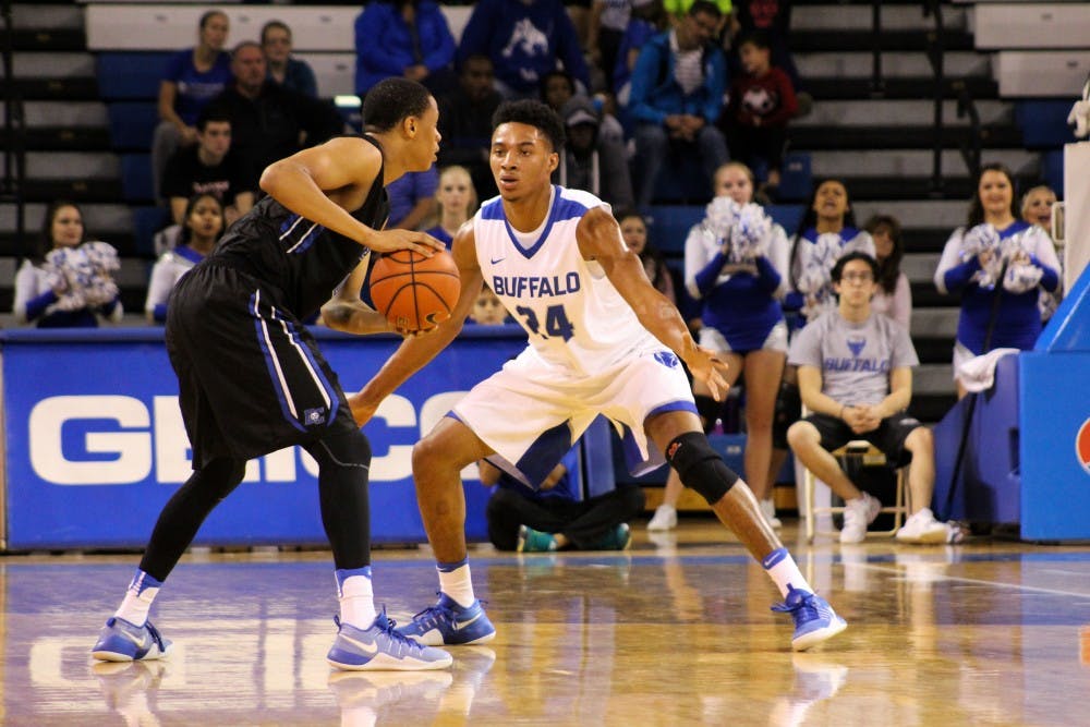 <p>Freshman forward&nbsp;Quate McKinzie&nbsp;guards a Daemen player. Men’s basketball opened up the season in an exhibition match against the Wildcats on Friday night.&nbsp;</p>