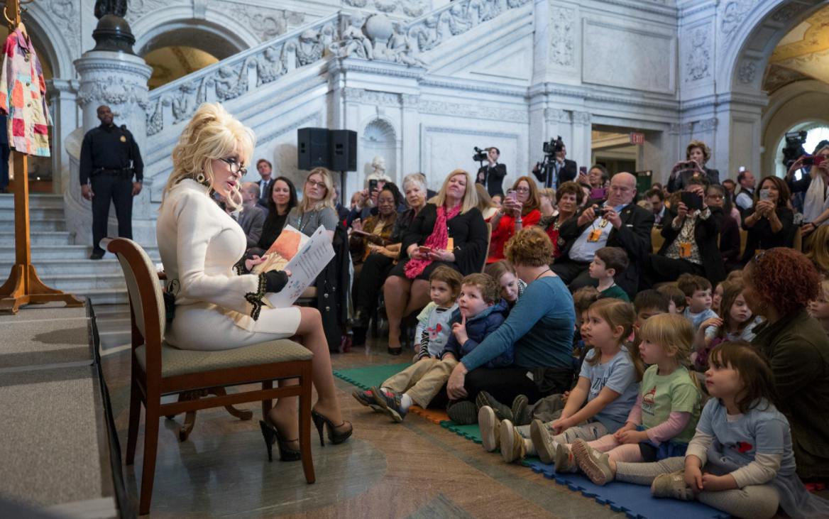 Dolly Parton reads to children in the Library of Congress's Great Hall in 2018. Credit: Shawn Miller